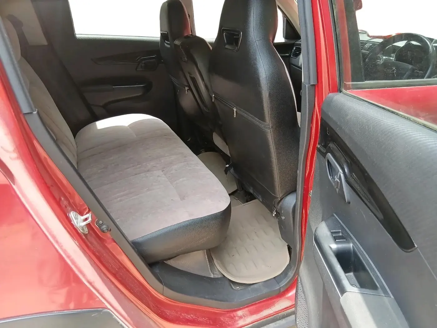 2018 Mahindra KUV 100 NXT K8 D 6 STR, Diesel, Manual, 91,245 km, interior