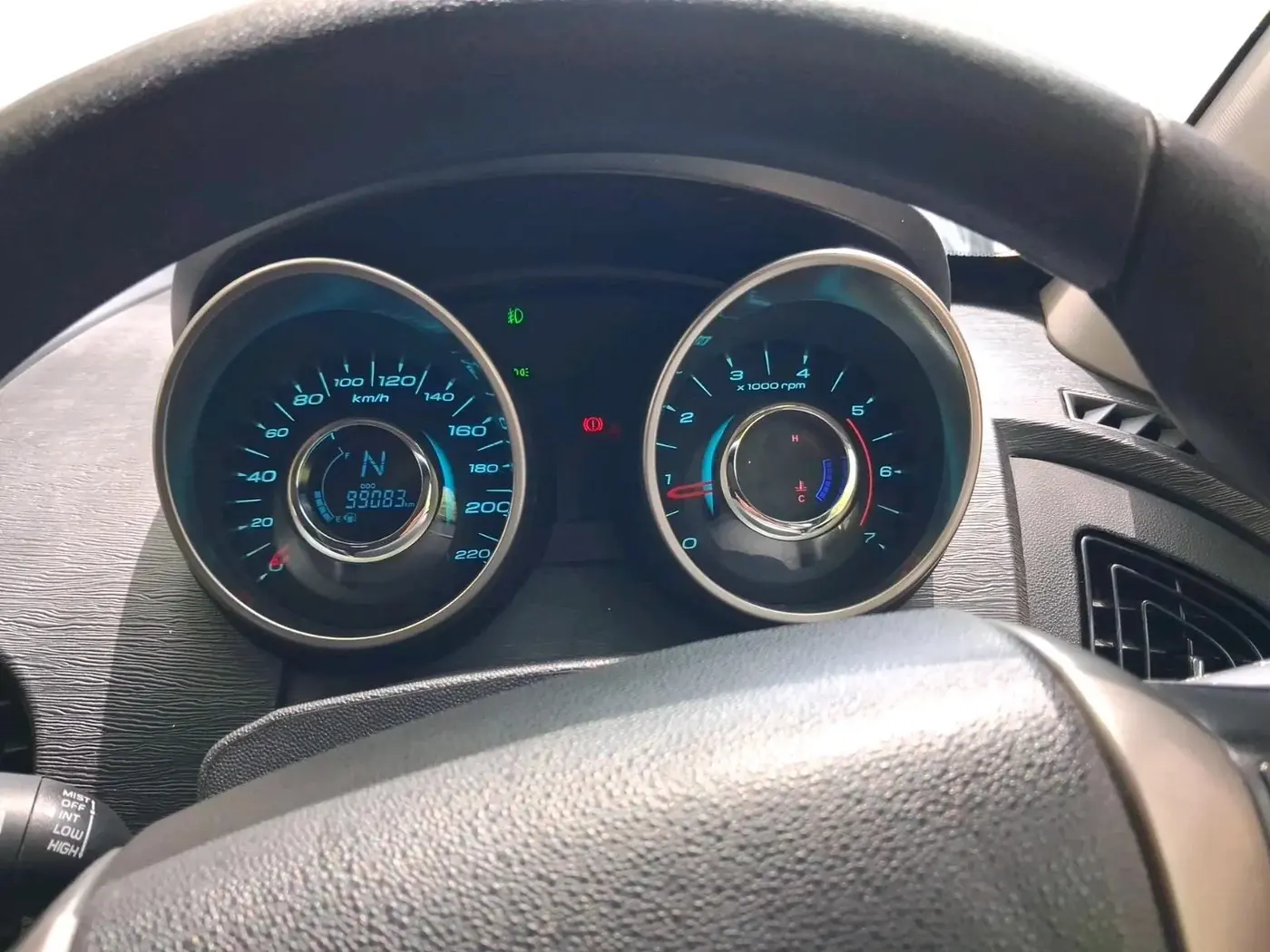 2019 Mahindra XUV500 W7, Diesel, Manual, 99,083 km, interior