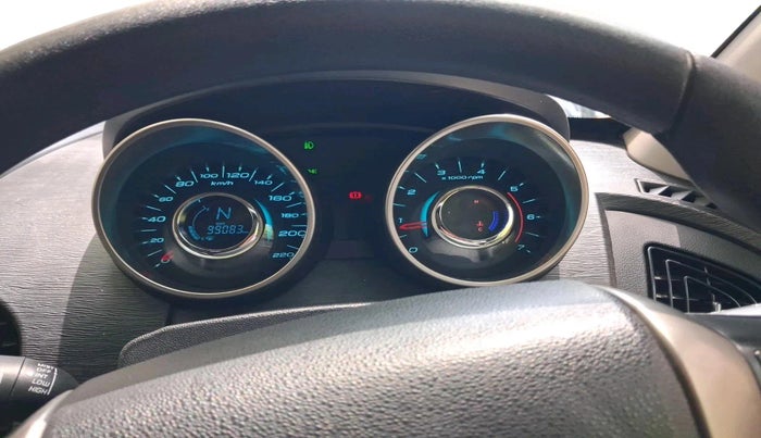 2019 Mahindra XUV500 W7, Diesel, Manual, 99,083 km, interior