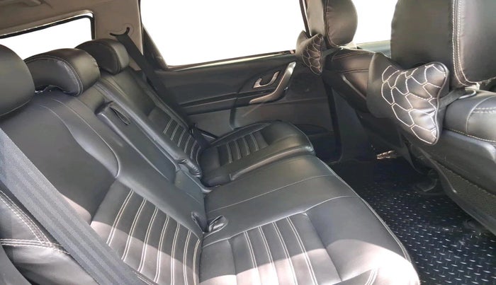 2019 Mahindra XUV500 W7, Diesel, Manual, 99,083 km, interior