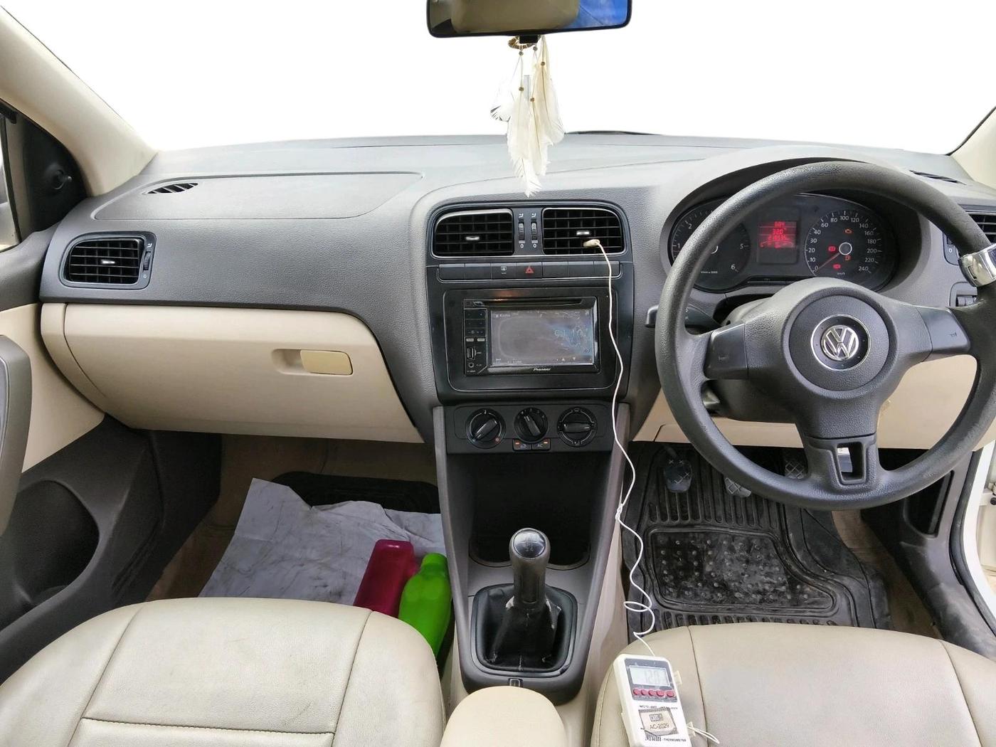 2011 Volkswagen Vento TRENDLINE DIESEL 1.6, Diesel, Manual, 2,18,550 km, interior