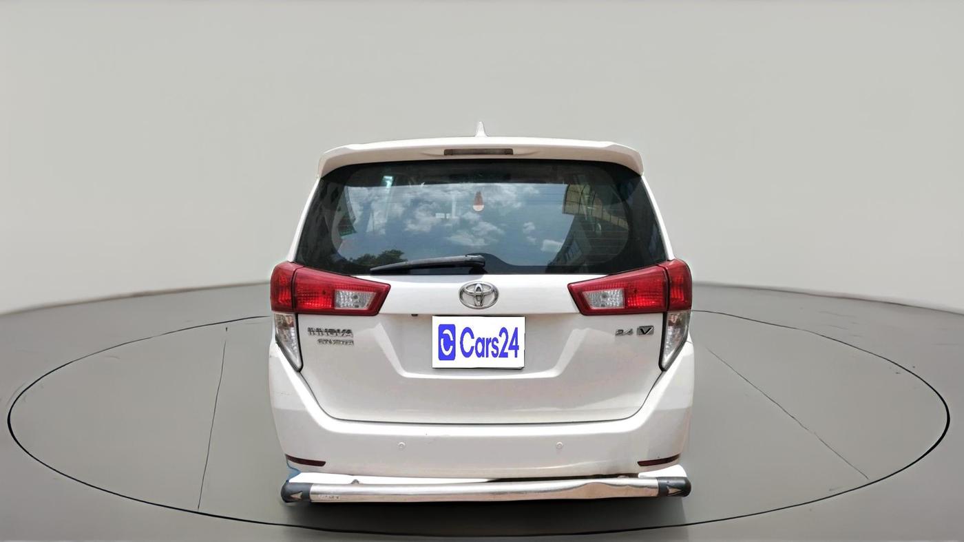 2017 Toyota Innova Crysta 2.4 VX 7 STR, Diesel, Manual, 3,76,314 km, exterior