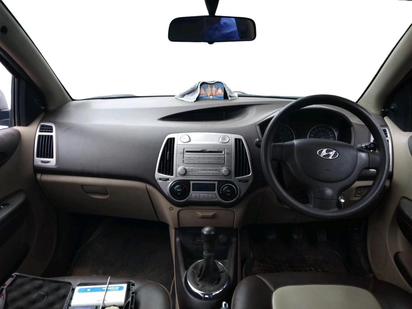 2011 Hyundai i20 MAGNA 1.2, Petrol, Manual, 74,682 km, interior