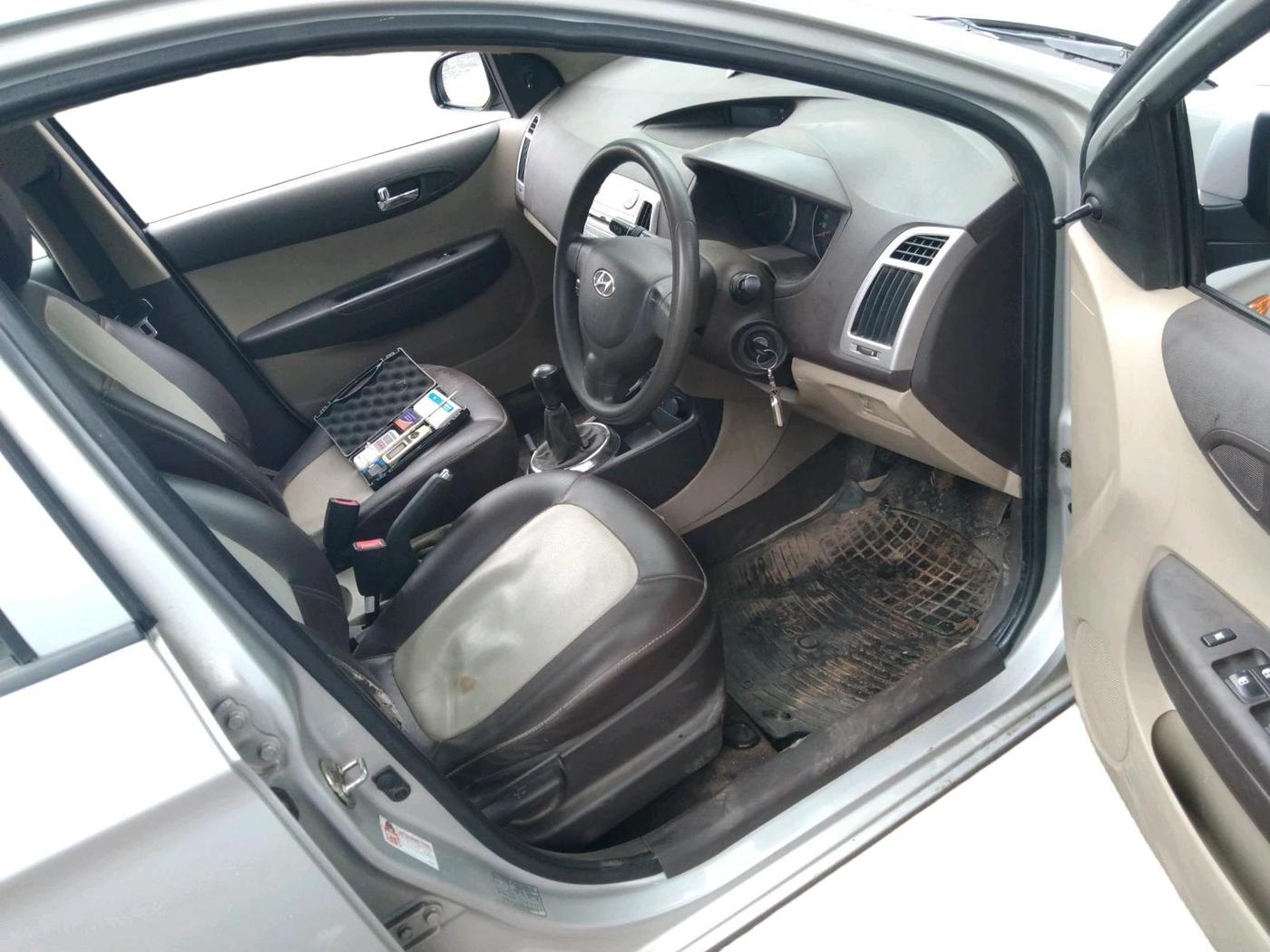 2011 Hyundai i20 MAGNA 1.2, Petrol, Manual, 74,682 km, interior
