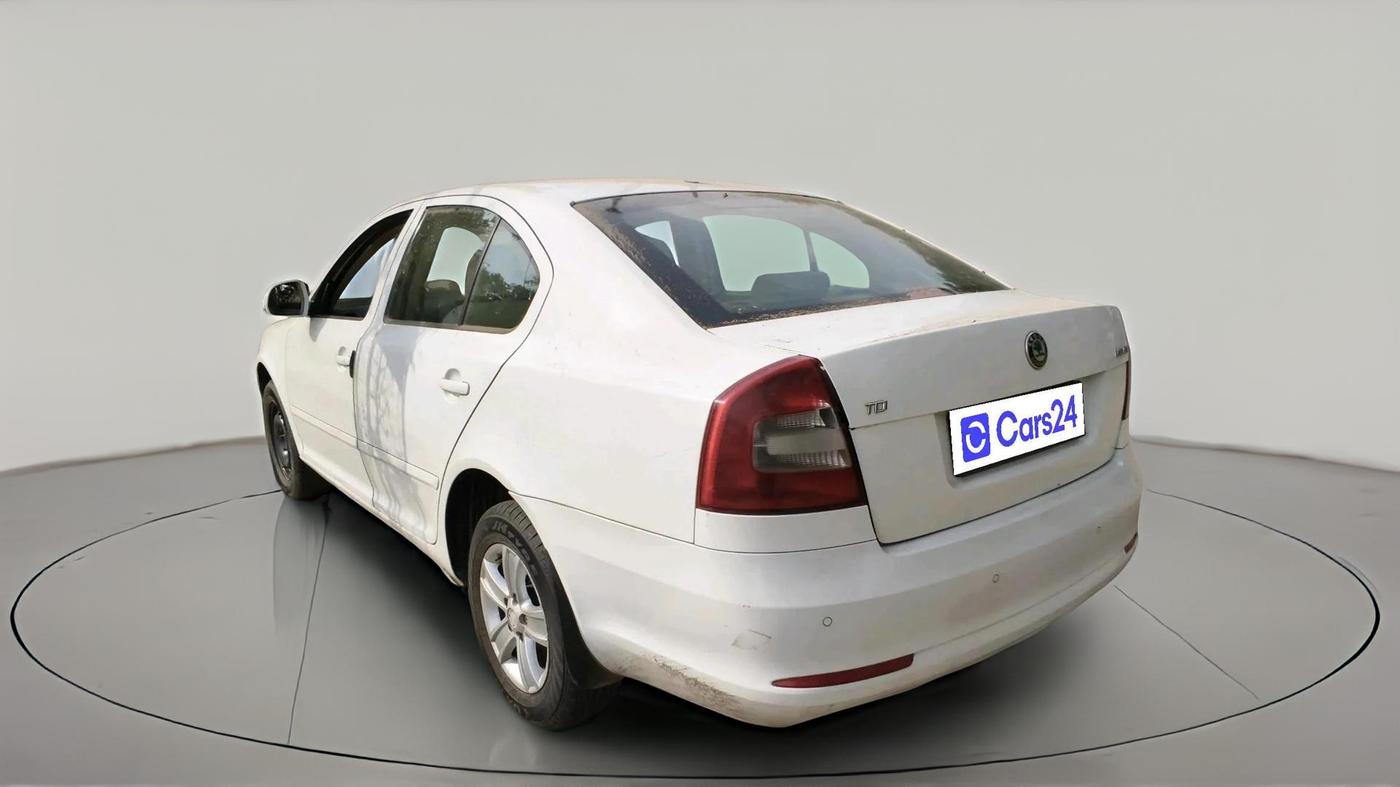 2012 Skoda Laura AMBITION 2.0 TDI CR MT, Diesel, Manual, 2,03,512 km, exterior