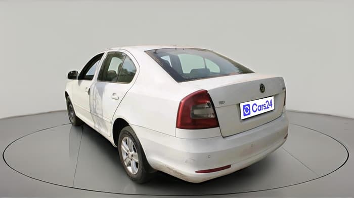 2012 Skoda Laura AMBITION 2.0 TDI CR MT, Diesel, Manual, 2,03,512 km, exterior