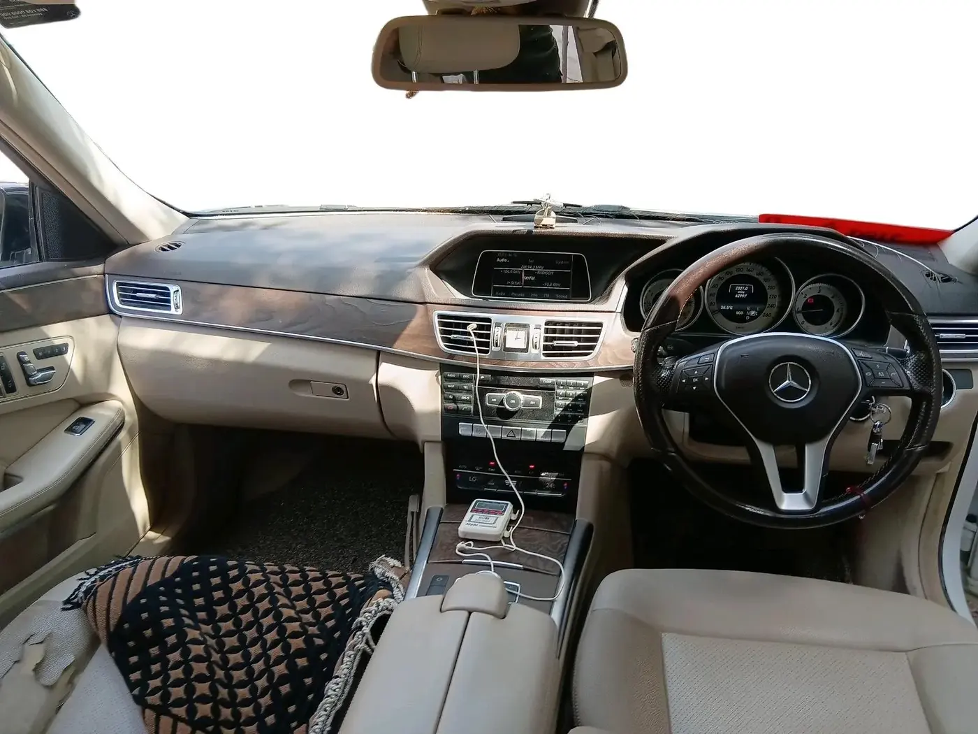 2014 Mercedes Benz E Class E 250 CDI AVANTGARDE, Diesel, Automatic, 62,997 km, interior