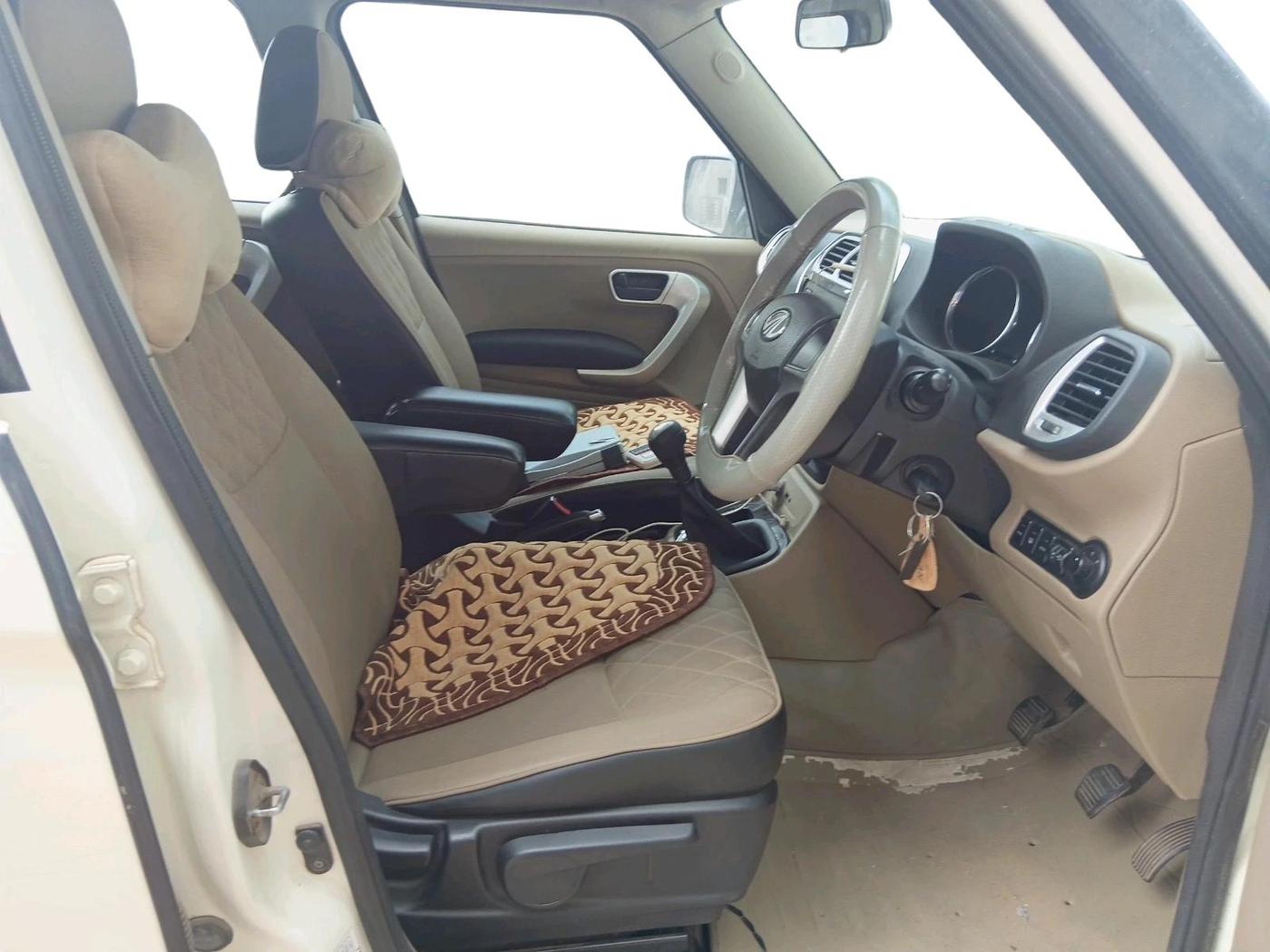 2017 Mahindra TUV300 T10, Diesel, Manual, 89,967 km, interior