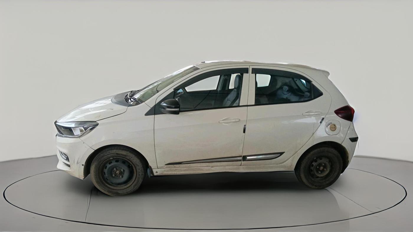 2022 Tata Tiago XT (O) PETROL, Petrol, Manual, 77,517 km, exterior