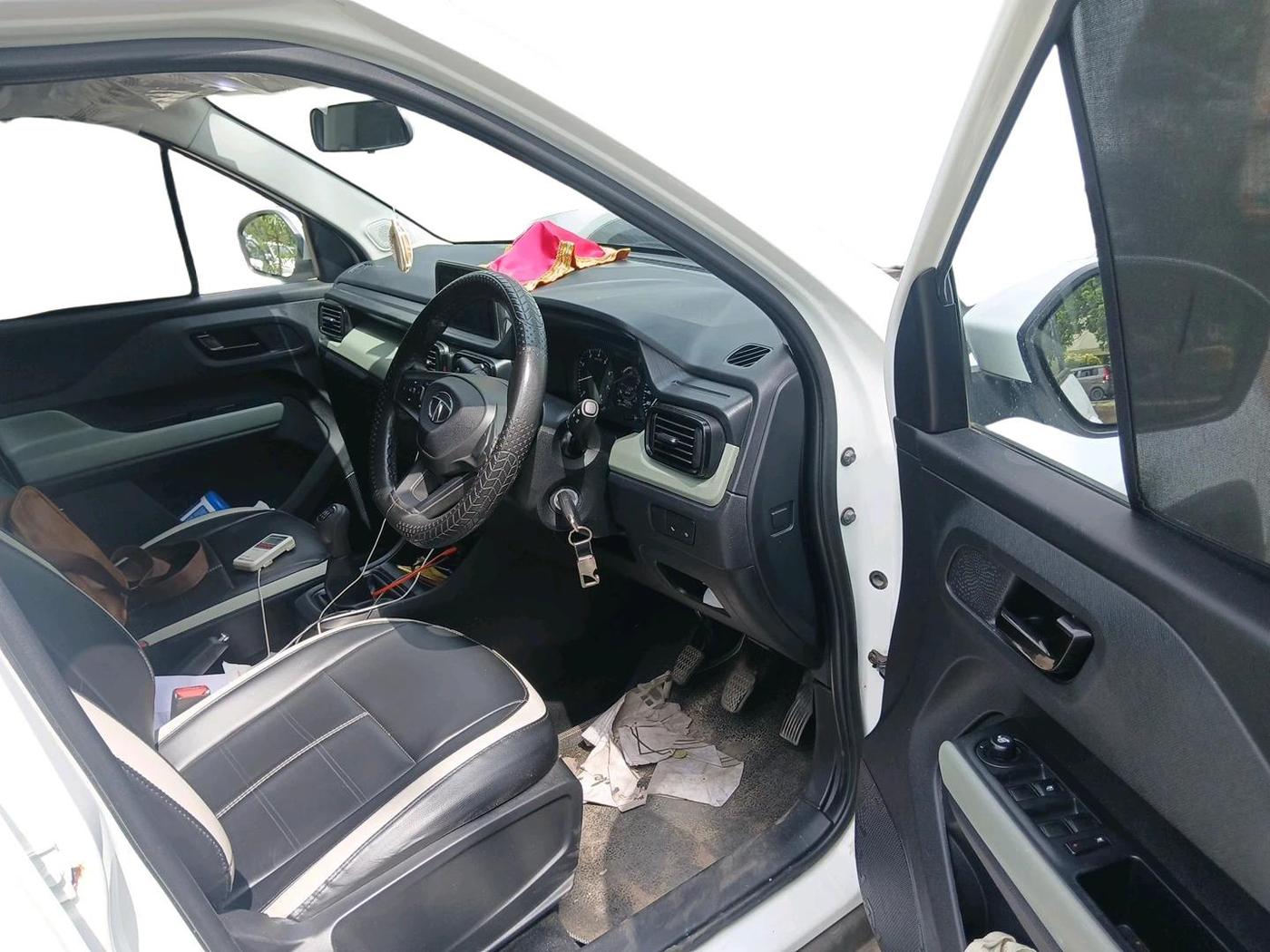 2022 Tata PUNCH ADVENTURE MT, Petrol, Manual, 20,289 km, interior