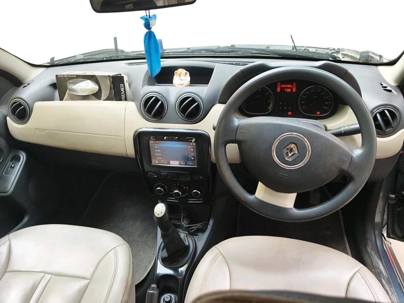2014 Renault Duster 85 PS RXL DIESEL (OPT), Diesel, Manual, 2,32,667 km, interior