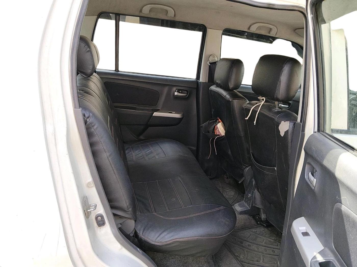 2011 Maruti Wagon R 1.0 VXI, CNG, Manual, 64,416 km, interior