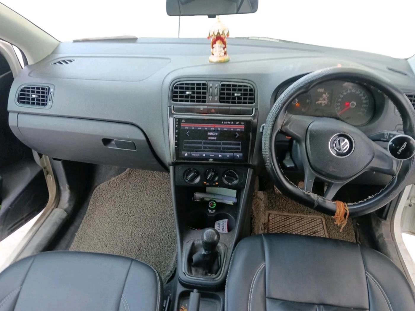 2015 Volkswagen Polo COMFORTLINE 1.5L, Diesel, Manual, 1,07,700 km, interior