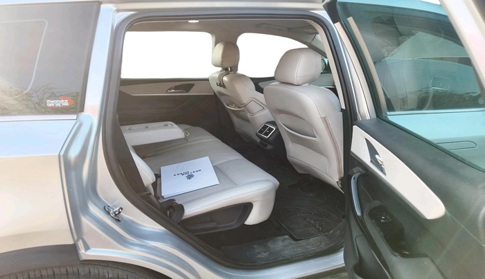 2021 Mahindra XUV700 AX 7 P MT 7 STR, Petrol, Manual, 1,32,493 km, interior