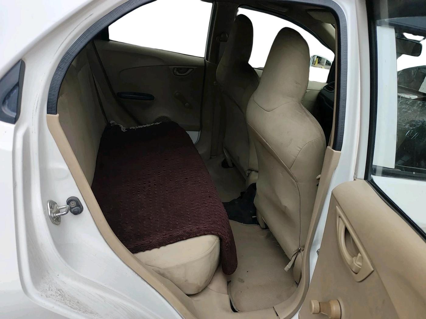 2016 Honda Brio E MT, CNG, Manual, 82,583 km, interior