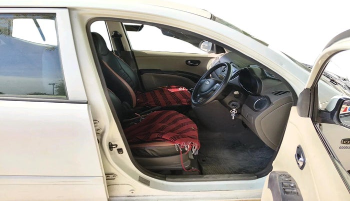 2010 Hyundai i10 SPORTZ 1.2, CNG, Manual, 1,18,000 km, interior