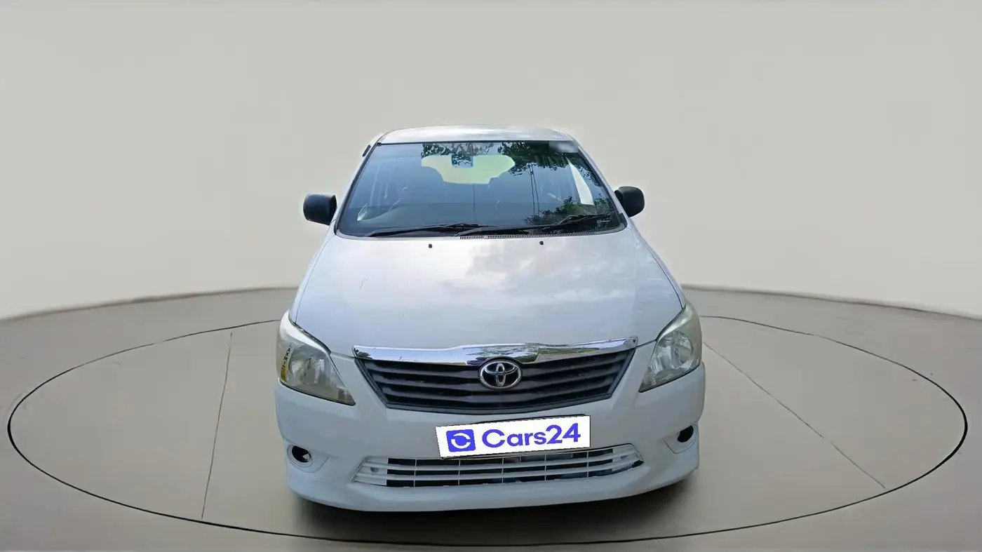 2013 Toyota Innova 2.5 G 8 STR, Diesel, Manual, 1,70,927 km, exterior