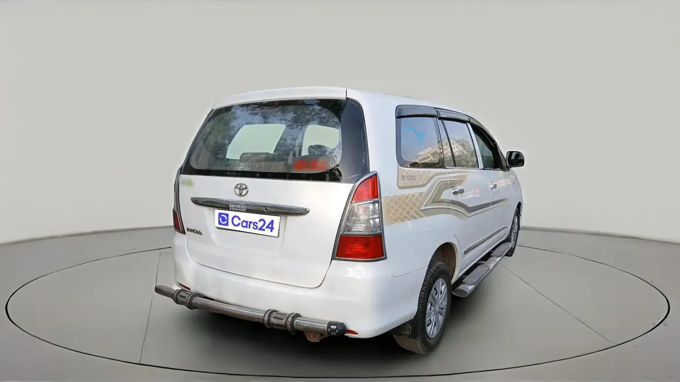 2013 Toyota Innova 2.5 G 8 STR, Diesel, Manual, 1,70,927 km, exterior