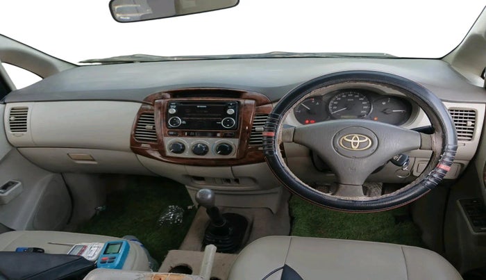 2013 Toyota Innova 2.5 G 8 STR, Diesel, Manual, 1,70,927 km, interior