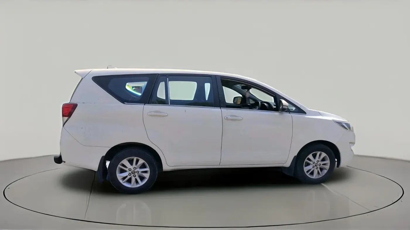 2016 Toyota Innova Crysta 2.4 G 7 STR, Diesel, Manual, 1,97,052 km, exterior