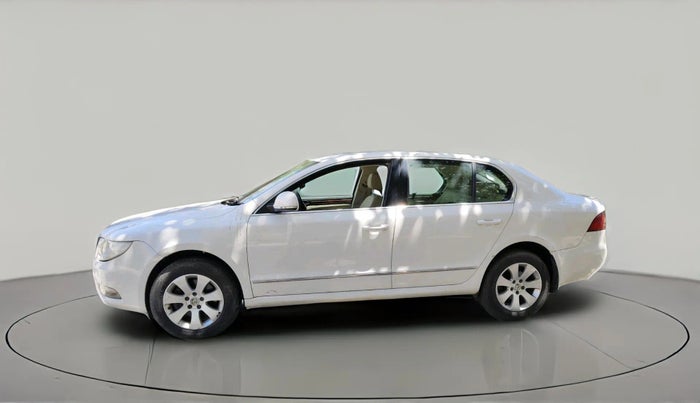 2013 Skoda Superb ELEGANCE 2.0 TDI CR AT, Diesel, Automatic, 1,07,925 km, exterior