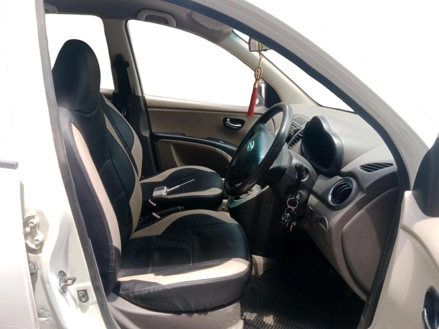 2011 Hyundai i10 MAGNA 1.2, CNG, Manual, 89,224 km, interior