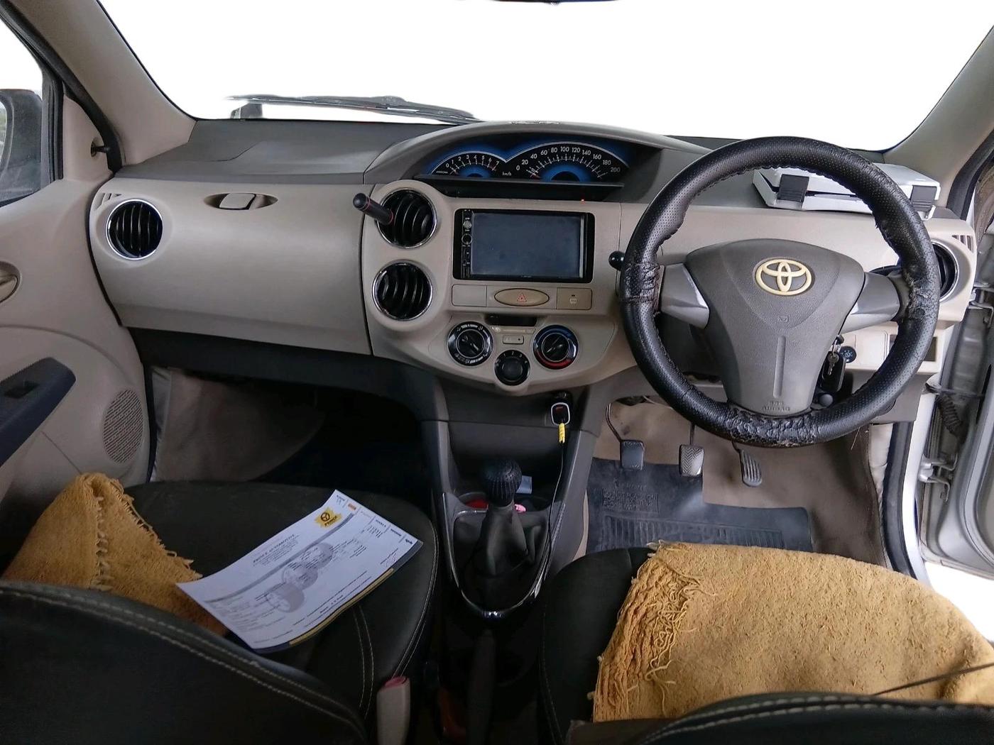 2015 Toyota Etios G, CNG, Manual, 1,56,477 km, interior