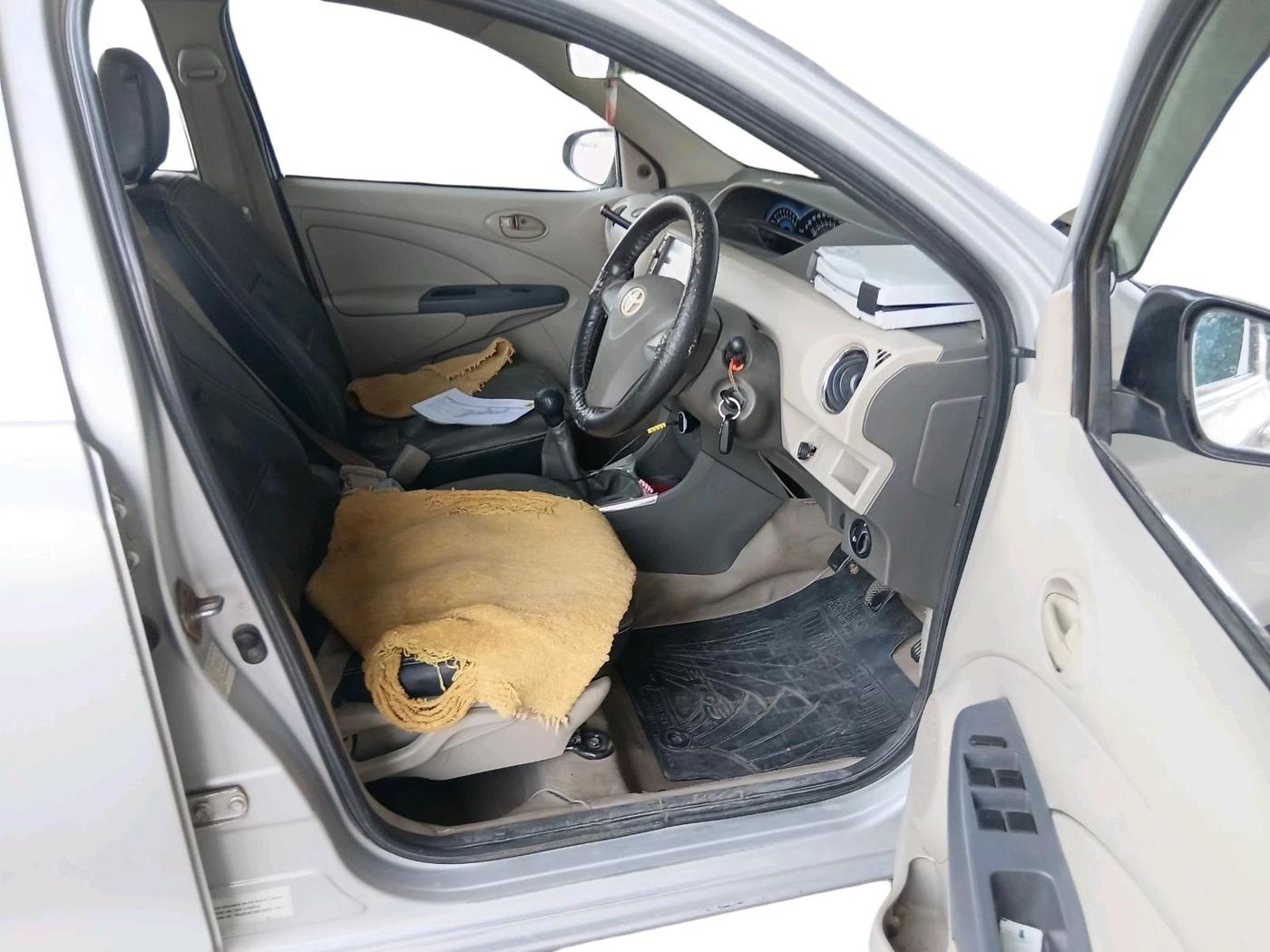 2015 Toyota Etios G, CNG, Manual, 1,56,477 km, interior