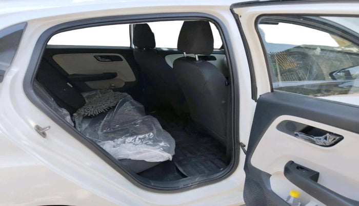 2025 Tata ALTROZ XMA PLUS PETROL, Petrol, Manual, 4,815 km, interior