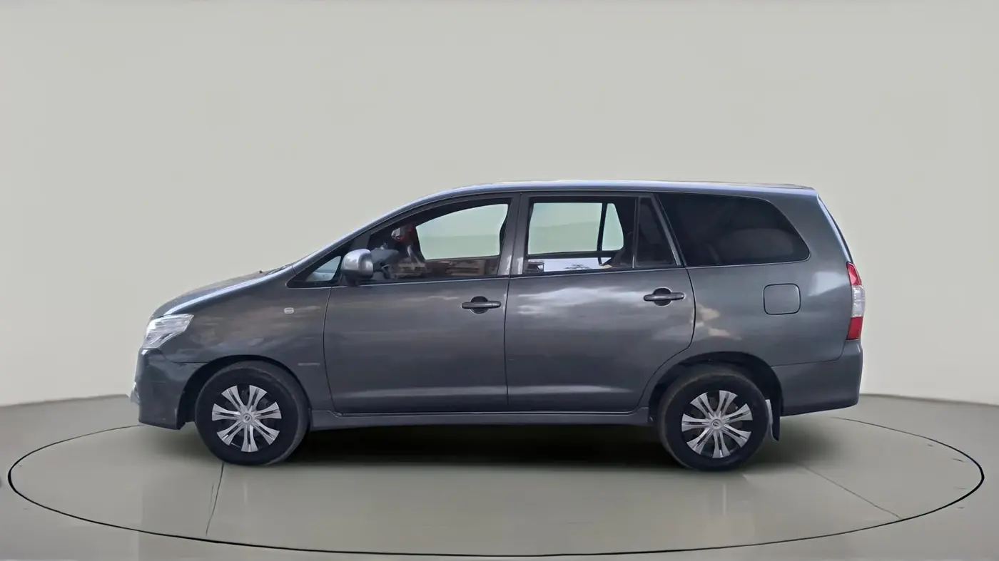 2013 Toyota Innova 2.5 GX 8 STR, Diesel, Manual, 1,77,803 km, exterior