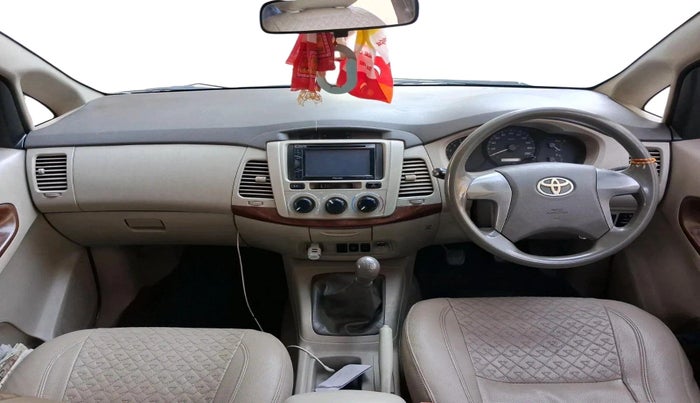 2013 Toyota Innova 2.5 GX 8 STR, Diesel, Manual, 1,77,803 km, interior