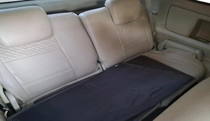 2013 Toyota Innova 2.5 GX 8 STR, Diesel, Manual, 1,77,803 km, interior