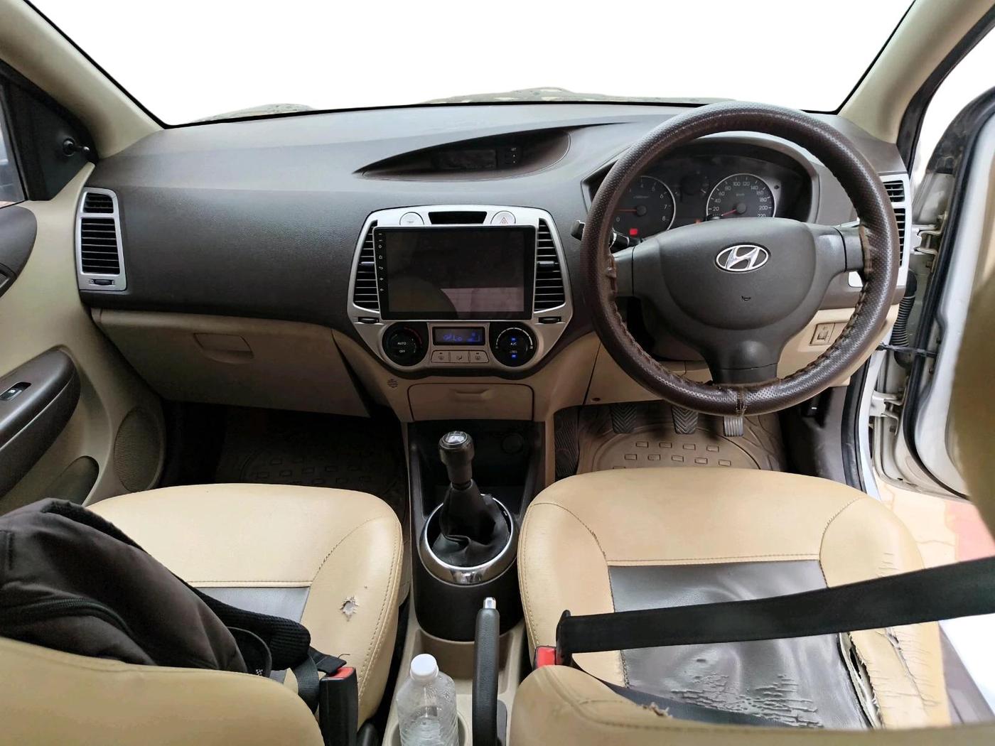 2011 Hyundai i20 MAGNA 1.2, Petrol, Manual, 87,261 km, interior