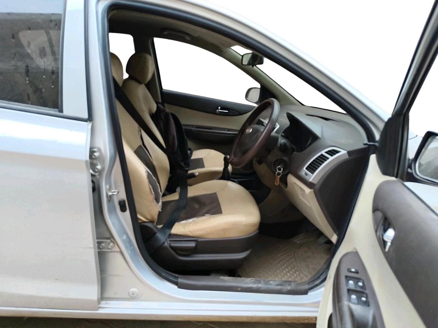 2011 Hyundai i20 MAGNA 1.2, Petrol, Manual, 87,261 km, interior