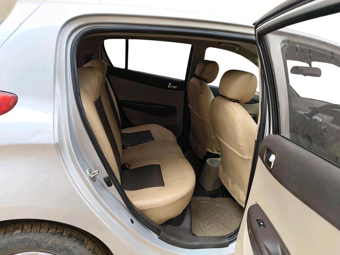 2011 Hyundai i20 MAGNA 1.2, Petrol, Manual, 87,261 km, interior