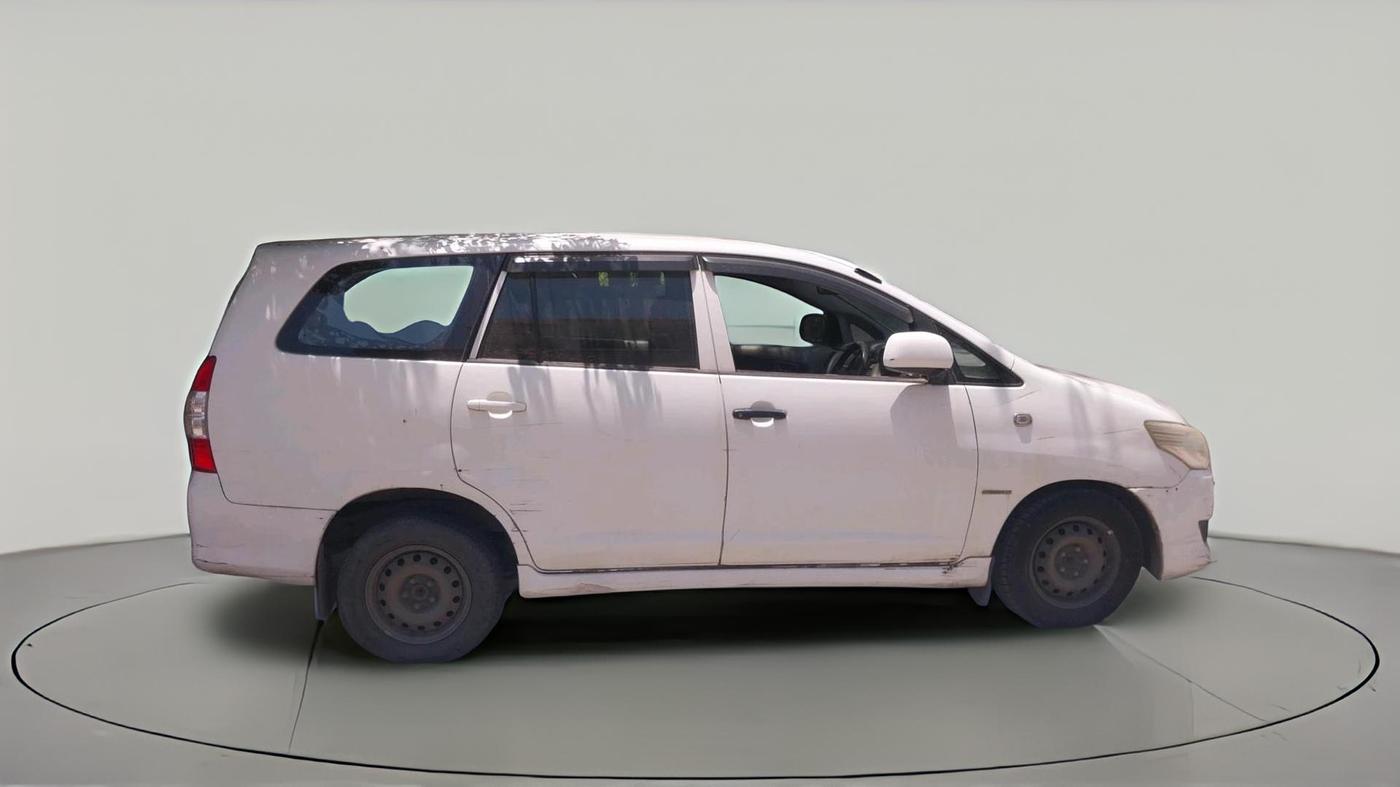 2013 Toyota Innova 2.5 GX 8 STR, Diesel, Manual, 1,92,079 km, exterior