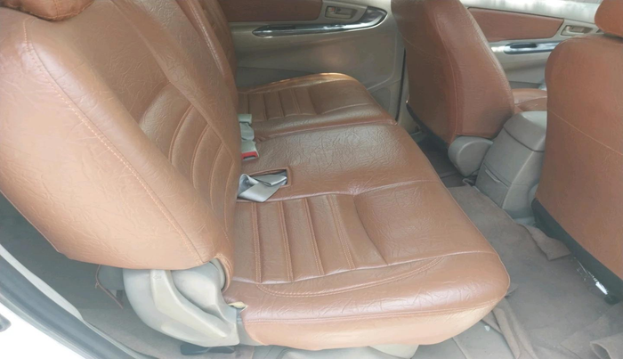 2013 Toyota Innova 2.5 GX 8 STR, Diesel, Manual, 1,92,079 km, interior