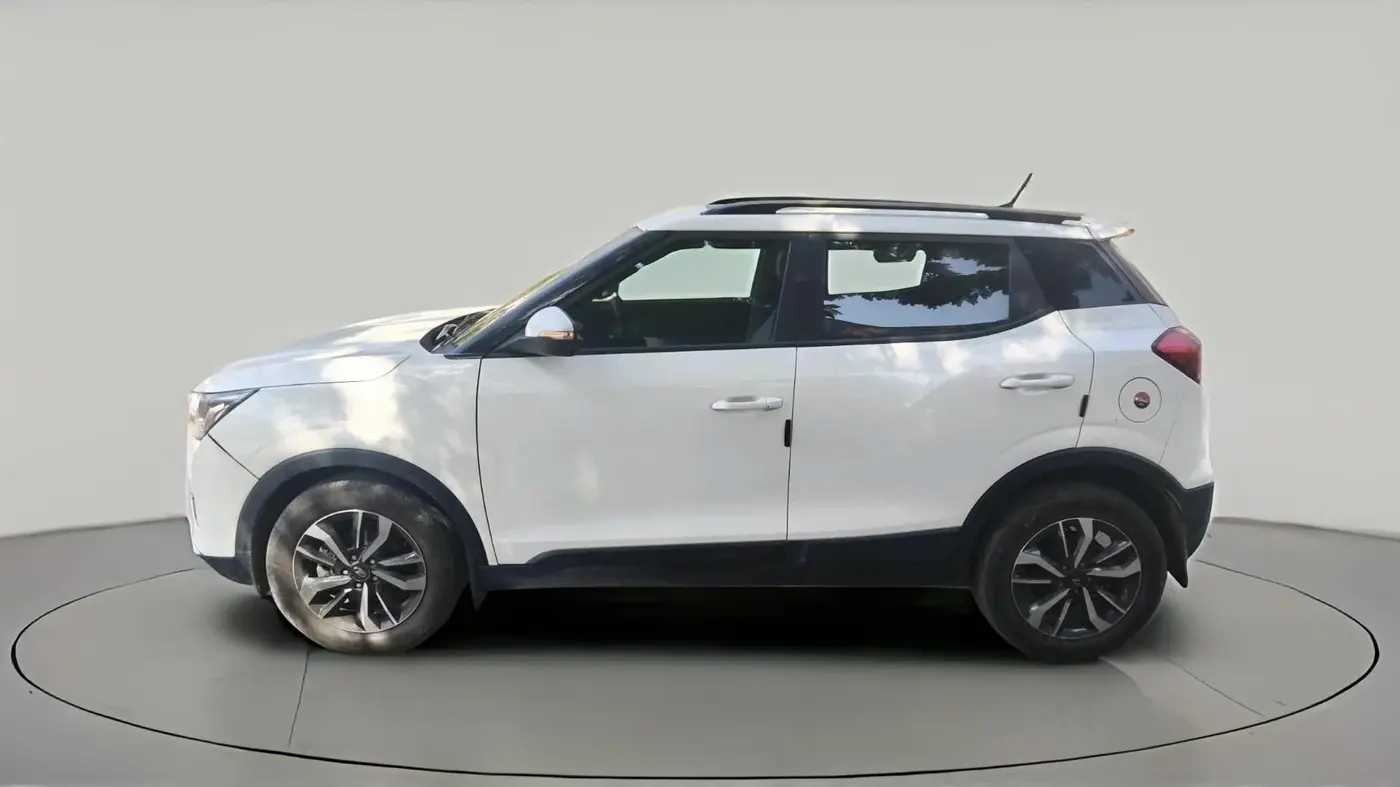 2022 Mahindra XUV300 W8 (O) 1.5 DIESEL, Diesel, Manual, 1,13,330 km, exterior