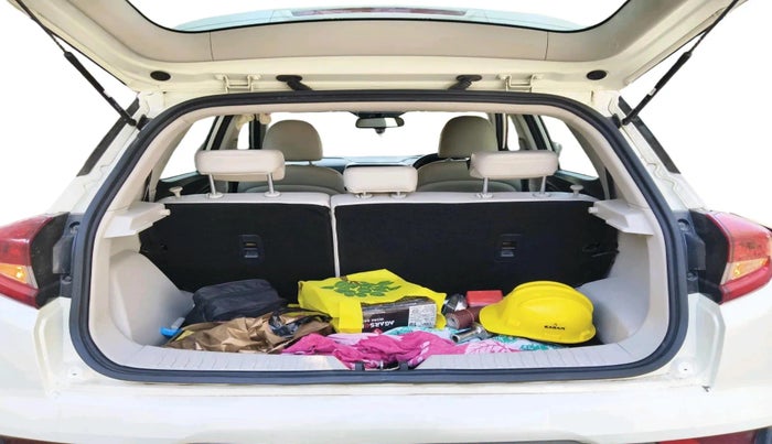 2022 Mahindra XUV300 W8 (O) 1.5 DIESEL, Diesel, Manual, 1,13,330 km, exterior