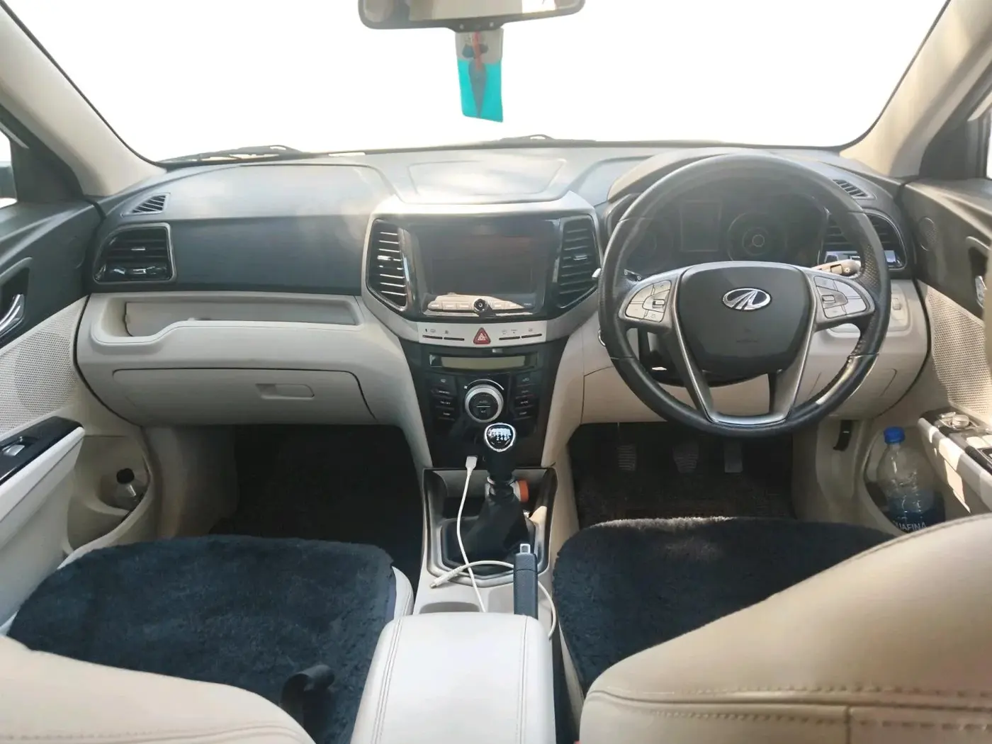 2022 Mahindra XUV300 W8 (O) 1.5 DIESEL, Diesel, Manual, 1,13,330 km, interior
