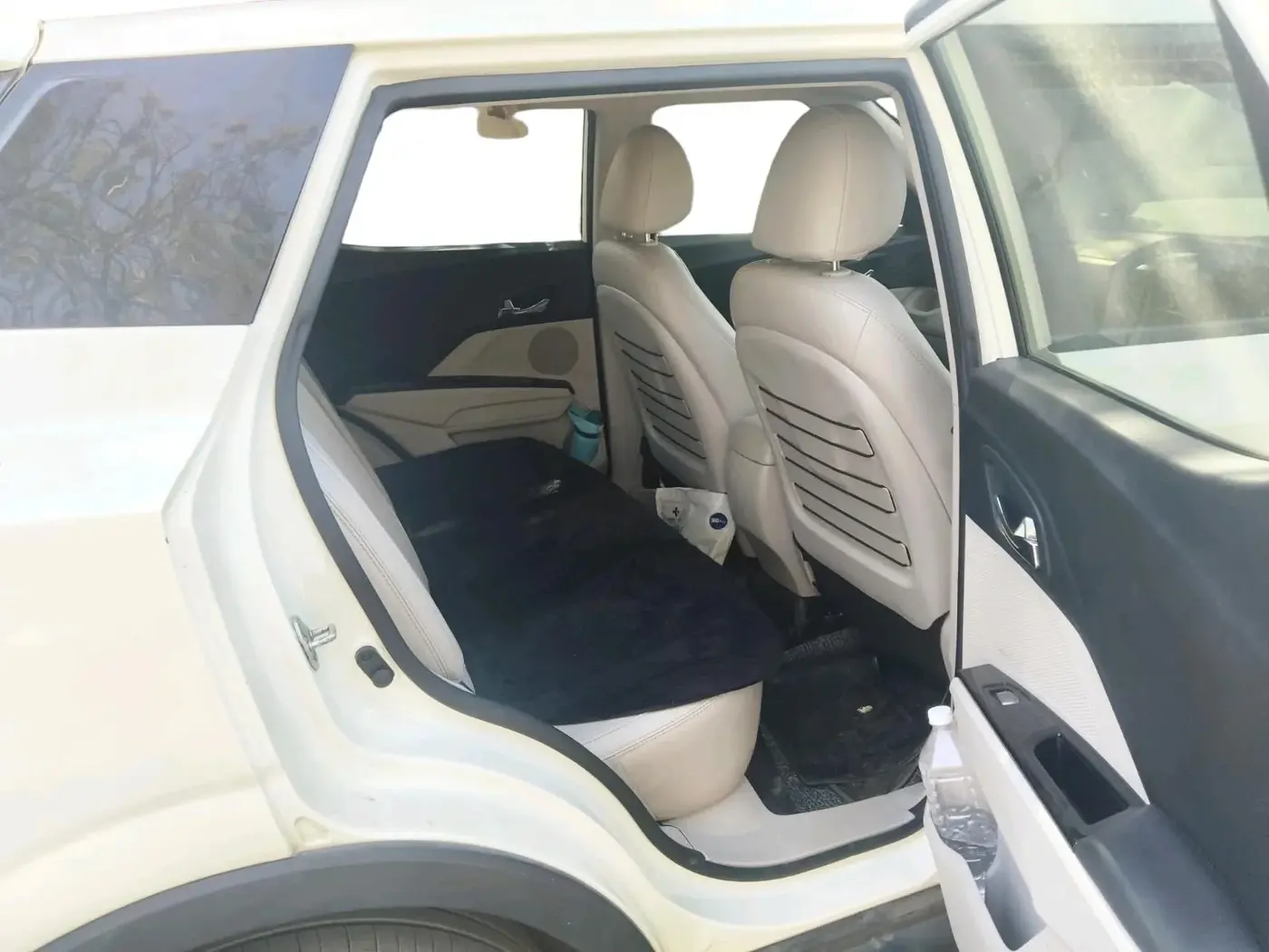 2022 Mahindra XUV300 W8 (O) 1.5 DIESEL, Diesel, Manual, 1,13,330 km, interior