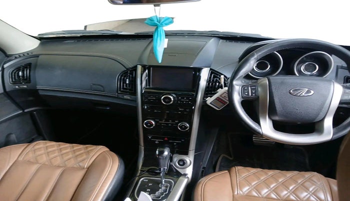 2018 Mahindra XUV500 W11 AT, Diesel, Automatic, 1,34,428 km, interior