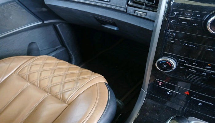 2018 Mahindra XUV500 W11 AT, Diesel, Automatic, 1,34,428 km, interior