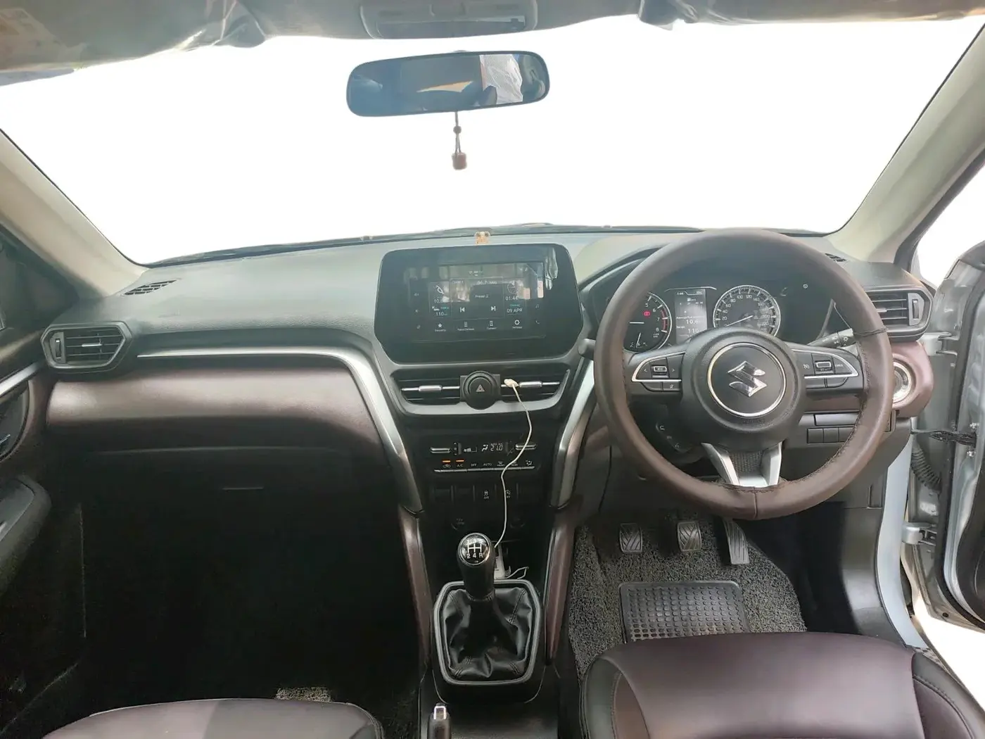 2024 Maruti Grand Vitara DELTA SMART HYBRID, Petrol, Manual, 10,921 km, interior