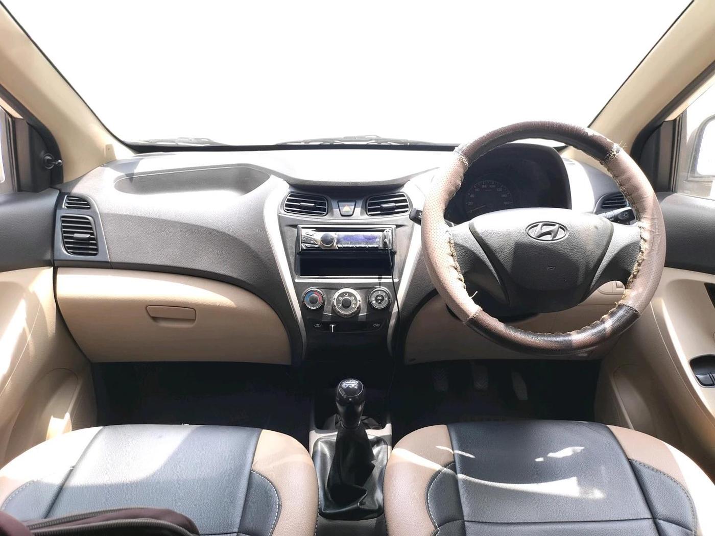 2013 Hyundai Eon ERA +, Petrol, Manual, 1,25,199 km, interior