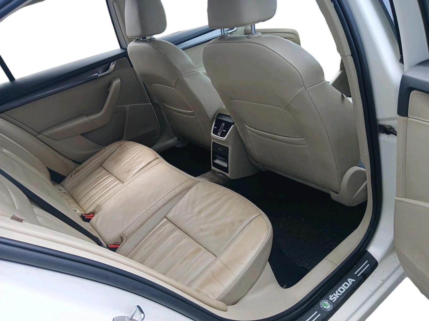 2017 Skoda Octavia STYLE PLUS AT 1.8 TSI, Petrol, Automatic, 97,888 km, interior