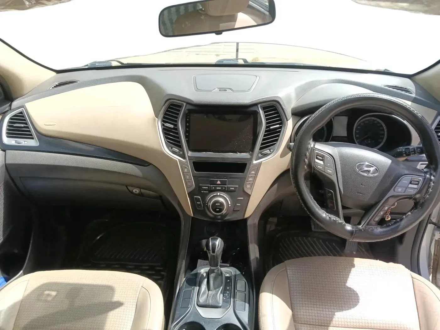 2015 Hyundai Santa Fe 2 WD AT, Diesel, Automatic, 1,23,238 km, interior