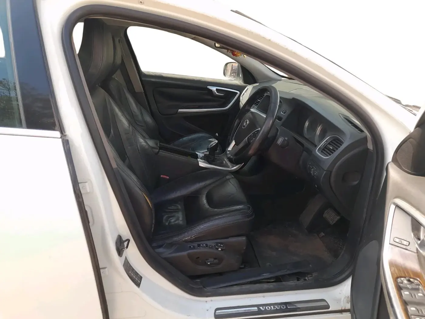 2013 Volvo S60 SUMMUM D4, Diesel, Automatic, 1,13,666 km, interior