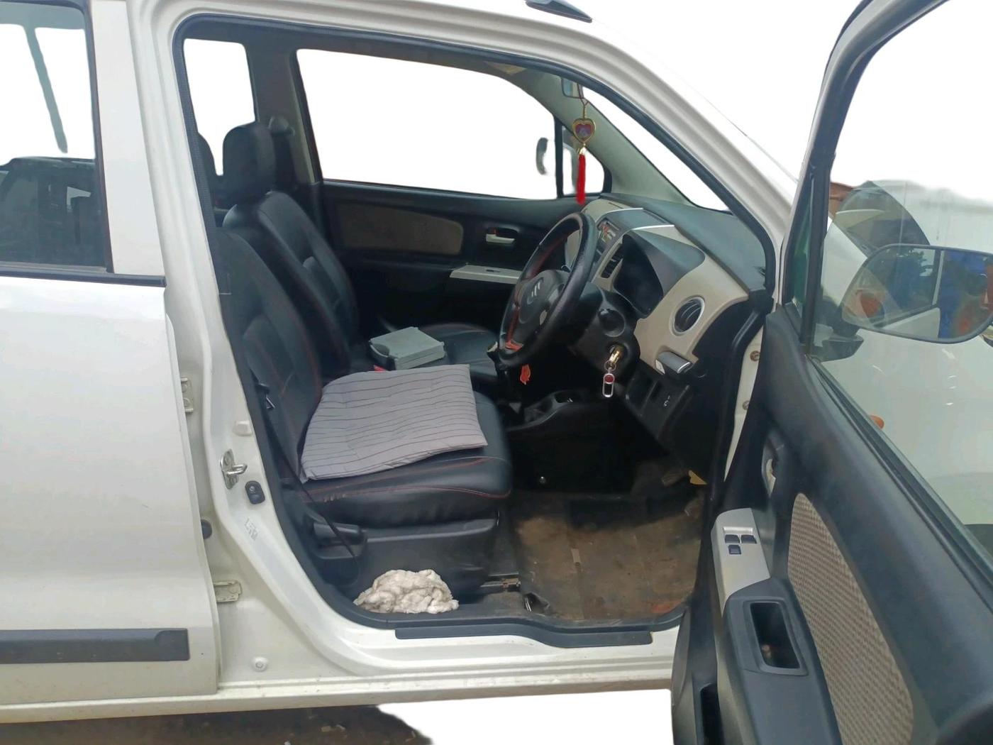 2015 Maruti Wagon R 1.0 LXI, Petrol, Manual, 95,676 km, interior