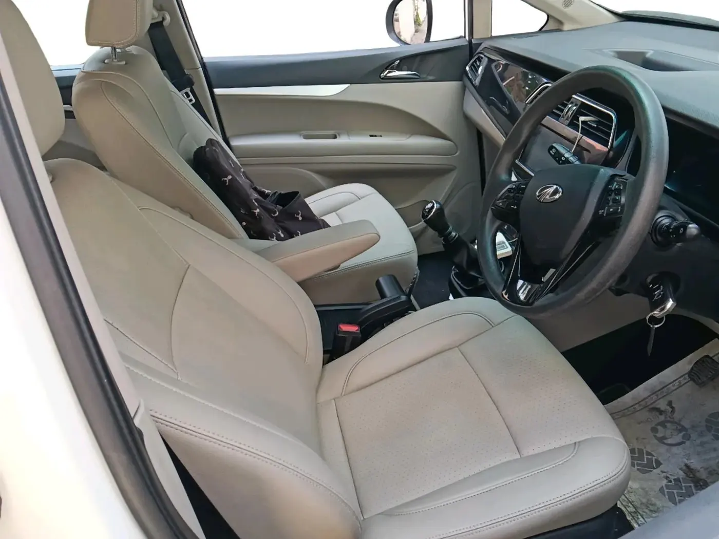 2020 Mahindra MARAZZO M8 8 STR, Diesel, Manual, 93,984 km, interior